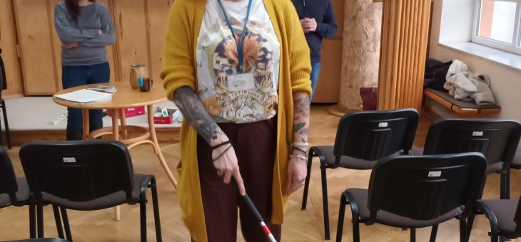 Uczyliśmy się, jak wpierać osoby niewidome i niedowidzące.